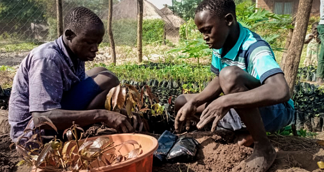 Rhino-Camp, Uganda, Planting Hope, Hoffnung Pflanzen, Hilfe, Sinnvoll Spenden