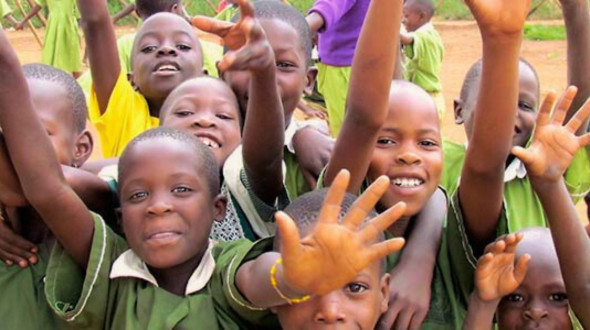 HOPE e.V. unterstützt durch Ihre Spende Kinder mit Behinderung, die in Uganda als verflucht gelten