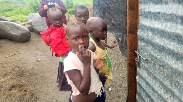 Haushalts-Kits für neuankömmlinge im Rhino Camp Zone 8