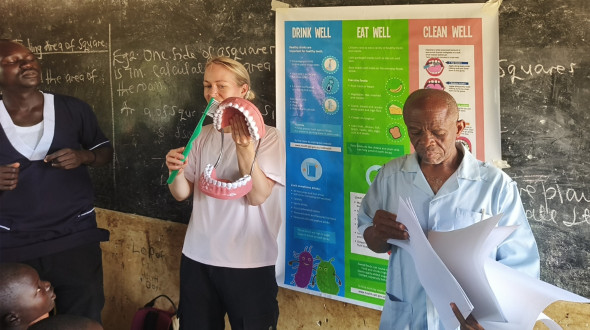 Zahnklinik im Rhino Camp