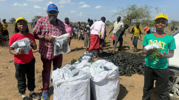 Schuhverteilung in Dhaba